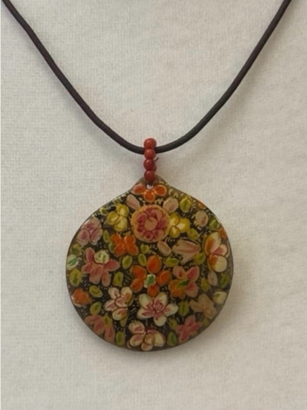 CHAN LUU Vintage Rare Hand Signed With Hand Painted Shell Necklace 16” - Picture 2 of 4